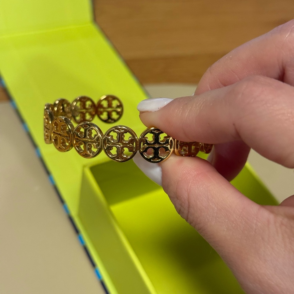 Tory Burch Gold Logo Link Cuff Bracelet - Picture 3 of 6